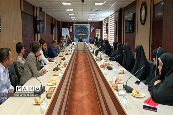 مراسم هفته دولت و روز کارمند در آموزش و پرورش منطقه ۱۳