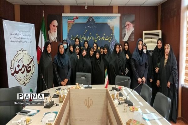 مراسم هفته دولت و روز کارمند در آموزش و پرورش منطقه ۱۳