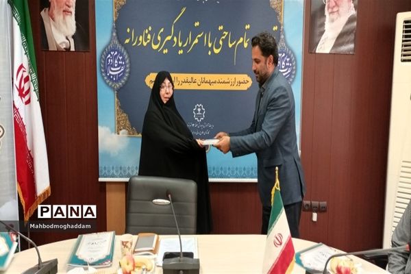 مراسم هفته دولت و روز کارمند در آموزش و پرورش منطقه ۱۳