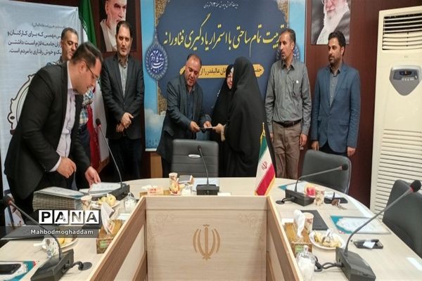 مراسم هفته دولت و روز کارمند در آموزش و پرورش منطقه ۱۳