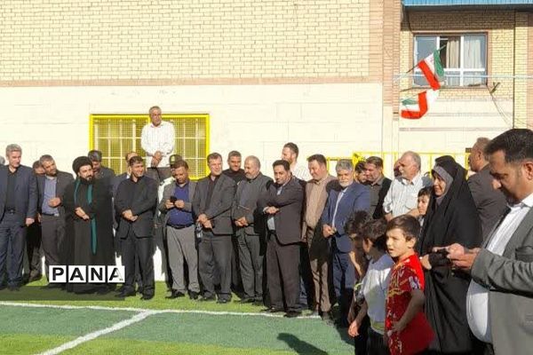 آیین افتتاح زمین‌چمن و چهارباب مغازه دبستان ایمان در رودهن