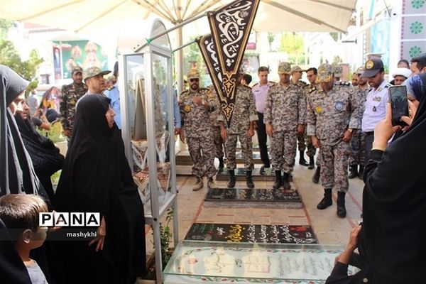 زائران اربعین حسینی در گلزارشهدای بین المللی کرمان