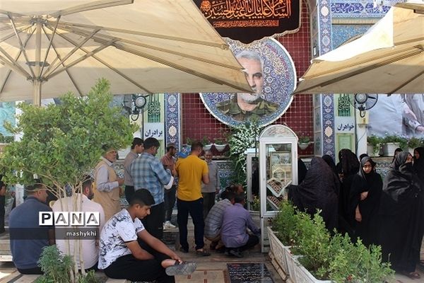 زائران اربعین حسینی در گلزارشهدای بین المللی کرمان