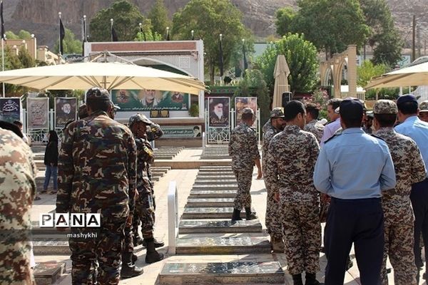 زائران اربعین حسینی در گلزارشهدای بین المللی کرمان