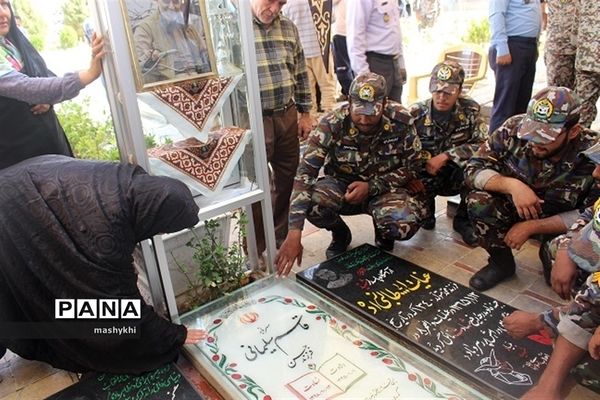 زائران اربعین حسینی در گلزارشهدای بین المللی کرمان