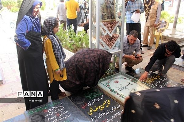 زائران اربعین حسینی در گلزارشهدای بین المللی کرمان