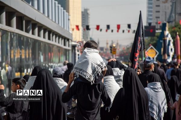 پیاده‌روی جاماندگان اربعین حسینی در مشهد