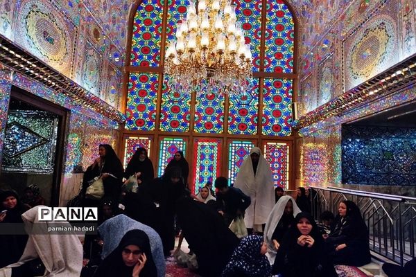 مراسم اربعین حسینی با حضور پر شورمردم شیراز در شاهچراغ
