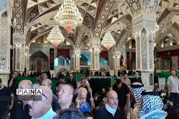 خدمت‌رسانی به زائران اربعین در مسیر نجف به کربلا