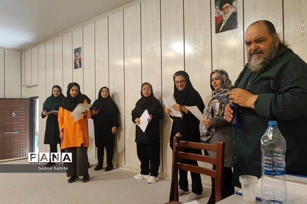 برگزاری کلاس نقالی و شاهنامه خوانی در دوره‌توانمندسازی هنرهای نمایشی در رودهن