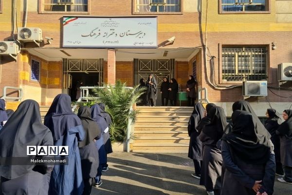 مانور بازگشایی مدرسه در دبیرستان فرهنگ منطقه ۱۳