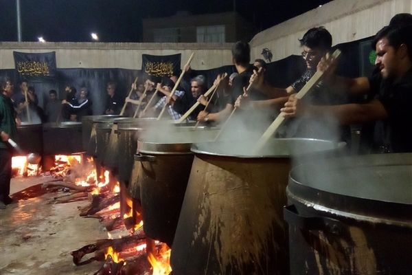 طبخ غلور در شب اربعین به رسم هرساله در خراسان جنوبی