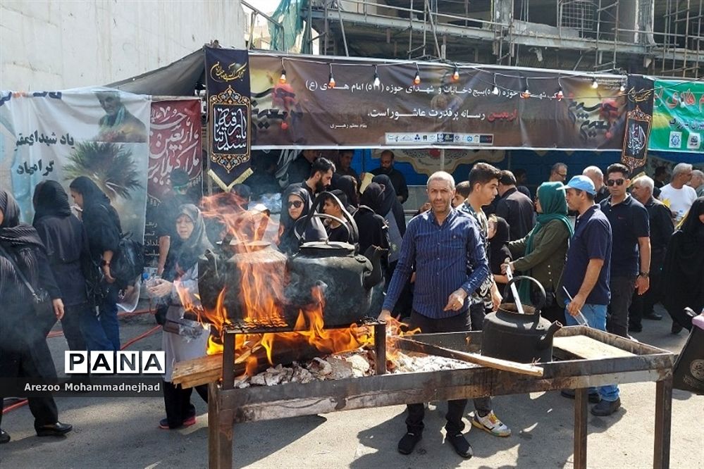 حضور گسترده مردم شهرستان قرچک در پیاده روی جاماندگان اربعین حسینی
