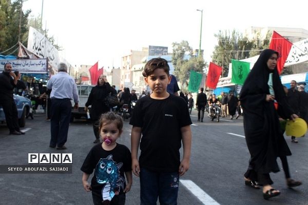 «نسل حسینی»  حضور کودکان در پیاده‌روی اربعین حسینی