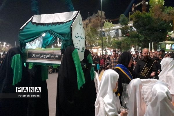 حضور پرشور عاشقان اباعبدالله الحسین (ع) در پیاده‌روی اربعین حسینی در مشهد