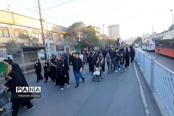 حضور پرشور عاشقان اباعبدالله الحسین (ع) در پیاده‌روی اربعین حسینی در مشهد