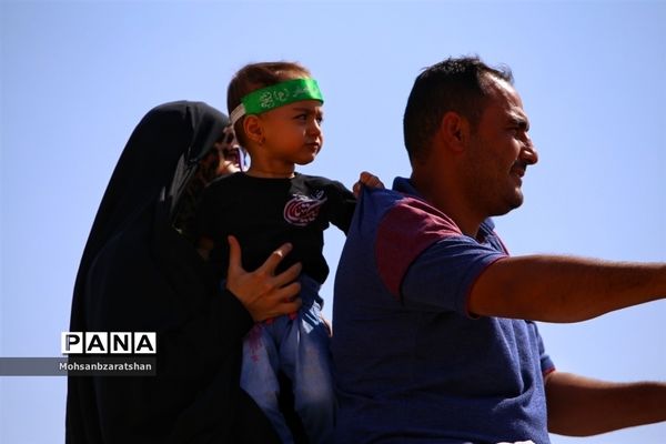 پیاده‌روی جاماندگان اربعین حسینی درشهر دانسفهان دراستان قزوین