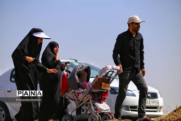 پیاده‌روی جاماندگان اربعین حسینی درشهر دانسفهان دراستان قزوین