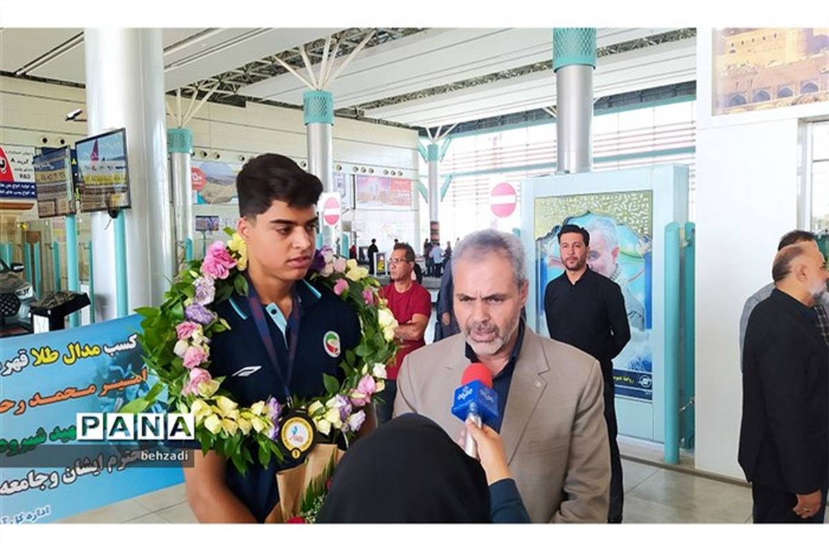 استقبال از دانش‌آموز کرمانی قهرمان مسابقات تکواندوی آسیا در کرمان