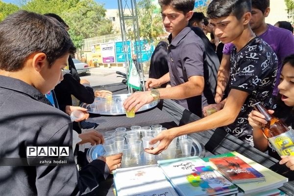 خدمات‌رسانی موکب دانش‌آموزان خراسان شمالی به جاماندگان حسینی