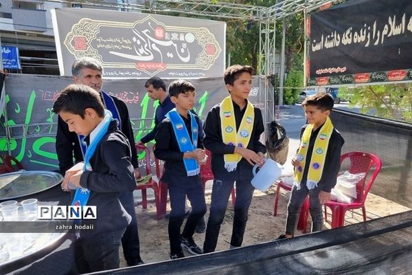 خدمات‌رسانی موکب دانش‌آموزان خراسان شمالی به جاماندگان حسینی