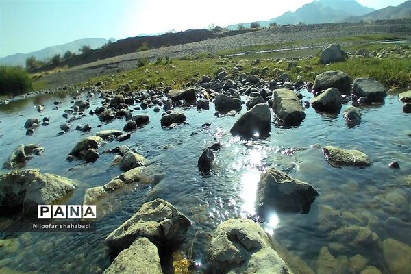 سد آبی خاکی روستای درکه در استان کرمانشاه
