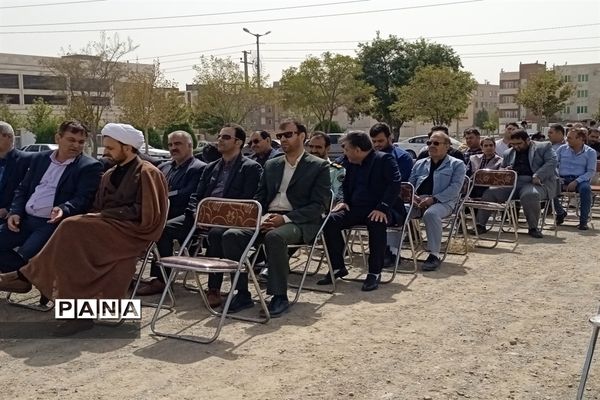 آیین کلنگ‌زنی مجتمع تجاری تخصصی بانوان در شهرستان گلبهار