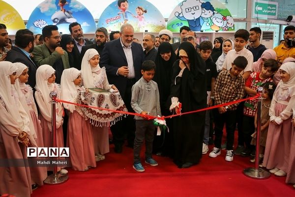 افتتاحیه نهمین نمایشگاه ایران نوشت