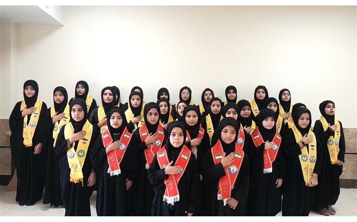 اجرای سرود توسط دختران سازمان دانش‌آموزی استان اصفهان/فیلم
