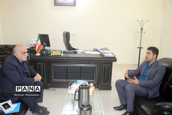 نشست بخشدار مرکزی  بوشهر با مسئول ورزش روستایی و بازی‌های بومی محلی