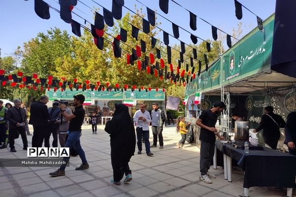 بازدید رئیس آموزش و پرورش ناحیه ۶ از غرفه‌های خدمت‌رسانی به زائران حرم مطهر رضوی