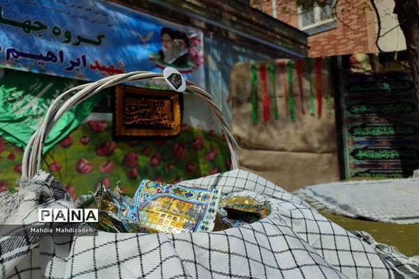 اقامه نماز جماعت با حضور مدیرکل آموزش و پرورش خراسان رضوی در مراسم اختتامیه طرح گام‌های عاشقی