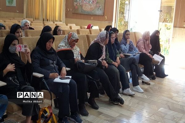 دوره آموزشی مقدماتی خبرنگاری دختران ویژه دانش‌آموزان با نیازهای ویژه