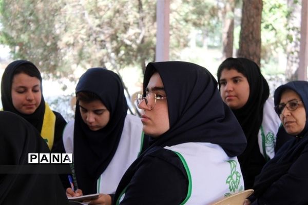 کلاس‌های آموزشی مهارتی. اردوی یاور‌مربیان عضو سازمان دانش‌آموزی استان اصفهان