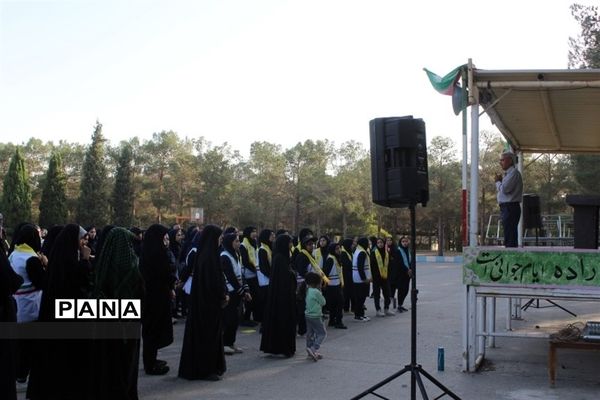 مراسم صبحگاه در اردوی تشکیلاتی یاور‌مربیان عضو سازمان دانش‌آموزی استان اصفهان