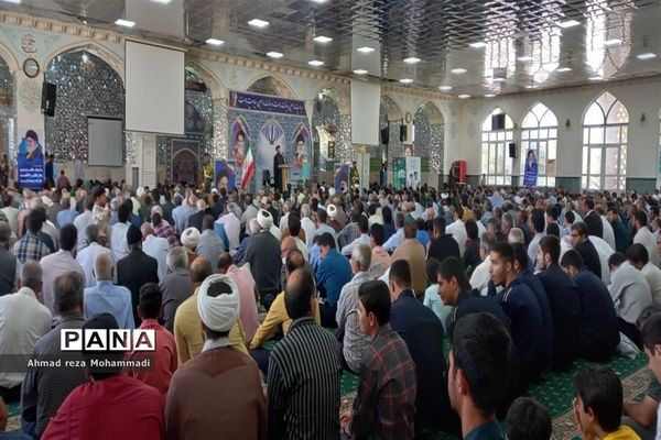 شرکت گسترده بسیجیان و رزمندگان در نماز جمعه کاشمر در اولین روز از هفته دفاع مقدس