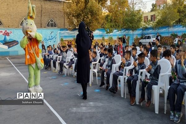 جشن شکوفه‌ها در دبستان امامت یک