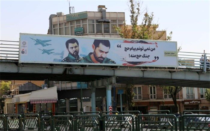 قهرمانان دفاع مقدس بر بیلبوردهای تهران می‌درخشند