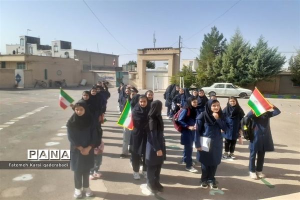 استقبال دانش‌آموزان از بازگشایی مدارس در قادرآباد