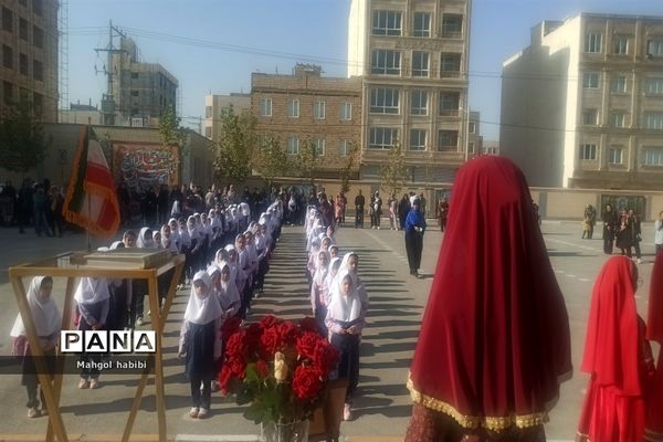 برگزاری جشن شکوفه‌ها همزمان با سراسر کشور در دبستان پورشهریاری ناحیه ۷