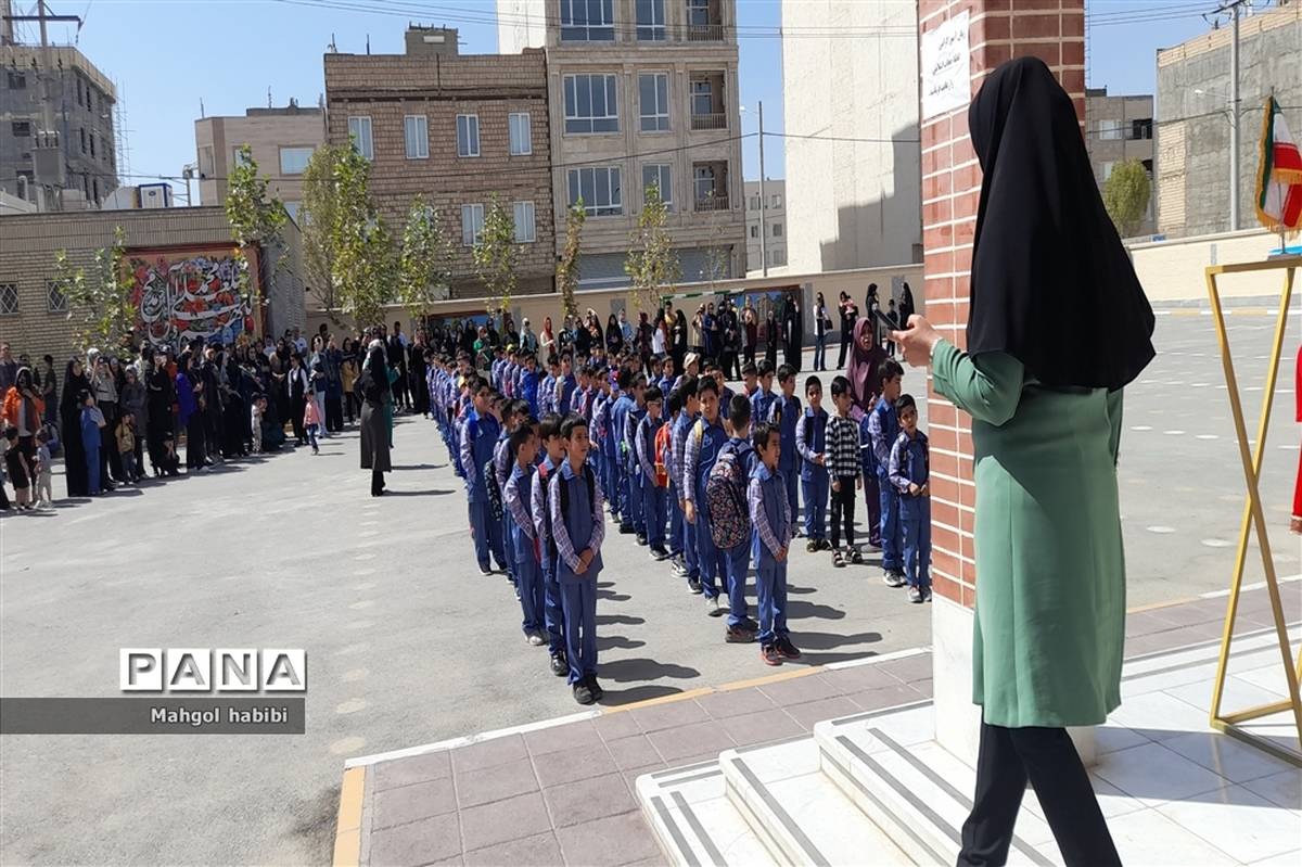 برگزاری جشن شکوفه‌ها همزمان با سراسر کشور در دبستان پورشهریاری ناحیه ۷