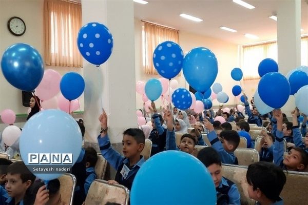 نواختن زنگ جشن شکوفه‌ها در دبستان کودک مسلمان و داورزنی شهرستان‌قرچک