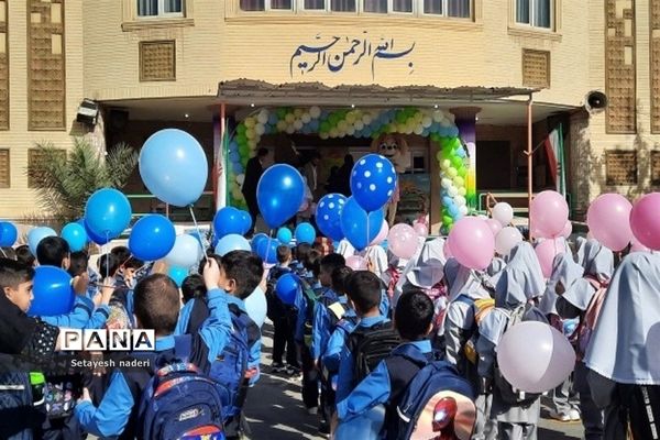 نواختن زنگ جشن شکوفه‌ها در دبستان کودک مسلمان و داورزنی شهرستان‌قرچک