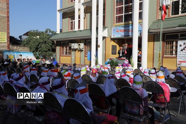 جشن شکوفه‌ها با حضوردانش‌آموزان کلاس اولی در گلستان