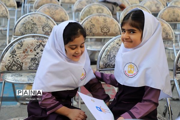 جشن شکوفه‌ها با حضوردانش‌آموزان کلاس اولی در گلستان