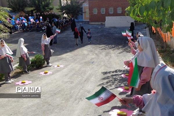 جشن شکوفه‌ها در مدارس رودهن