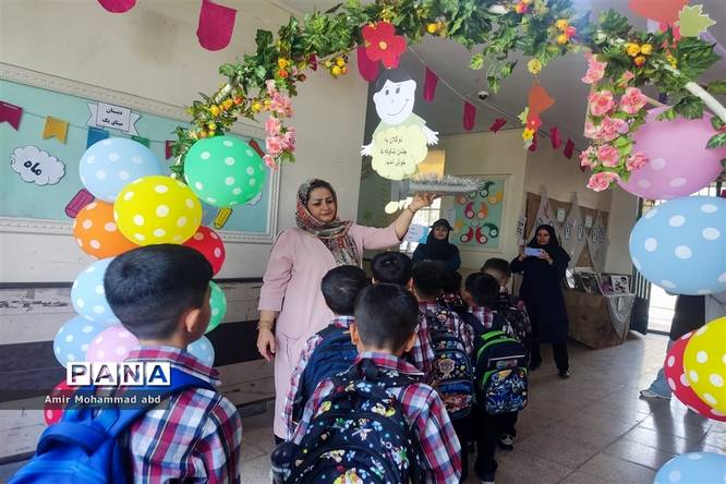 جشن شکوفهها در مدارس کهریزک
