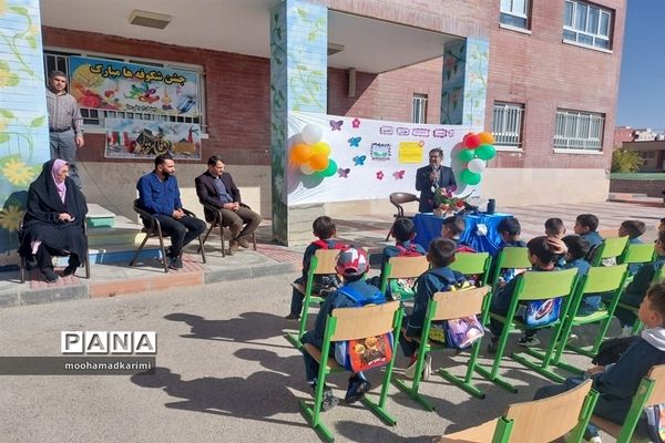 جشن شکوفه‌ها در مدرسه ابوعلی‌سینا شهرستان فیروزکوه