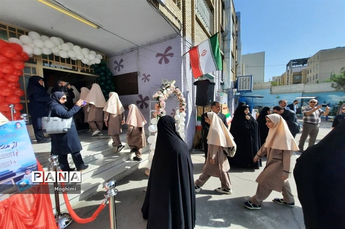 جشن جوانه‌ها در دبیرستان شهید منتظری منطقه ۱۳