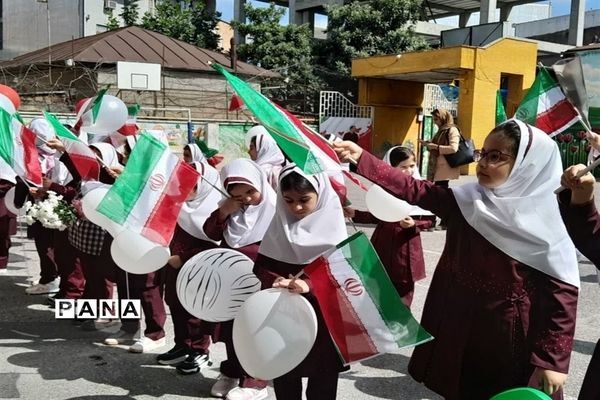 جشن شکوفه‌های کلاس اولی در قائمشهر